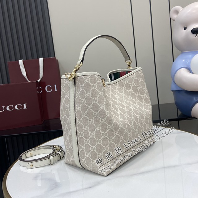 Gucci專櫃古馳最新款Emblem系列小號肩背包 jh2634型號：815103